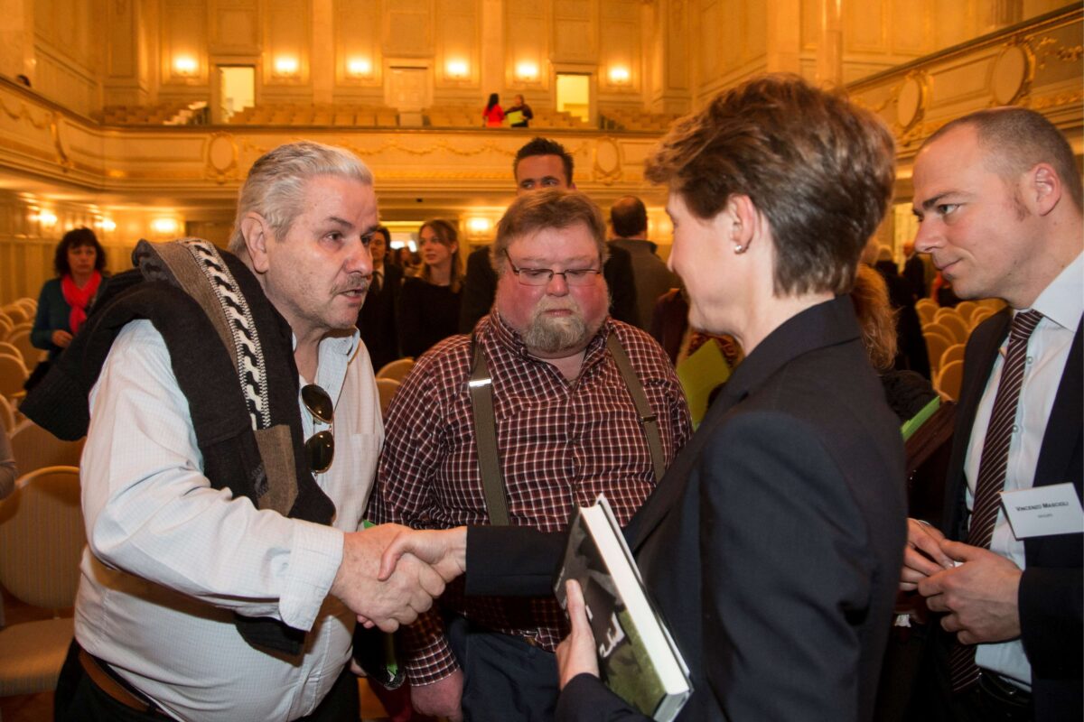 Those affected discuss with Federal Councillor Simonetta Sommaruga at the memorial service for victims of compulsory social measures on Thursday, 11 April 2013 in Bern. Minister of Justice Simonetta Sommaruga apologised to those affected on behalf of the Federal Council. Until the 1960s, orphans and children from poor families in Switzerland were placed with farmers, where they had to work hard for board and lodging. Many of those affected report severe abuse and arbitrary treatment by the authorities.