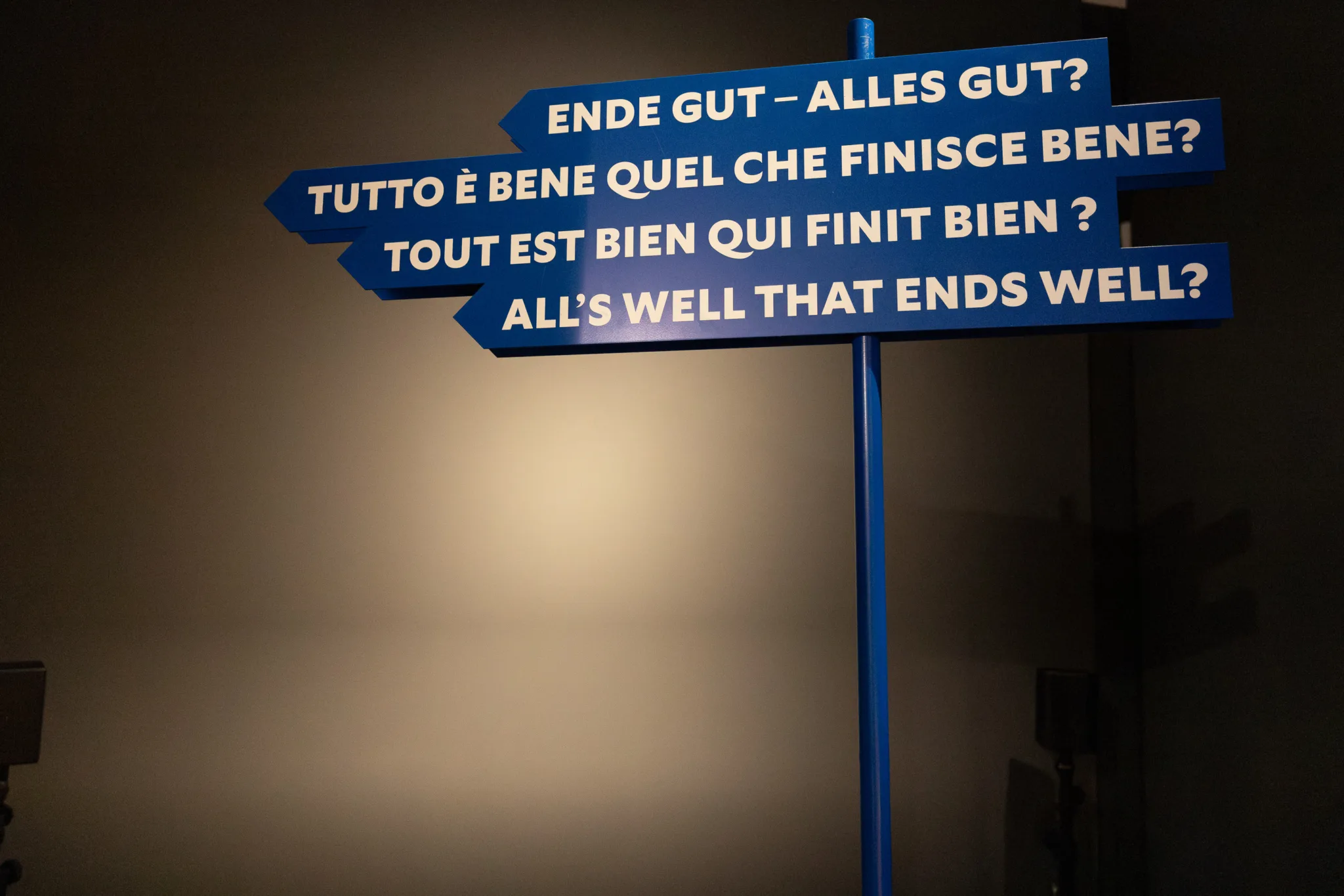 Wegweiser mit dem Titel "Ende gut  - alles gut?"